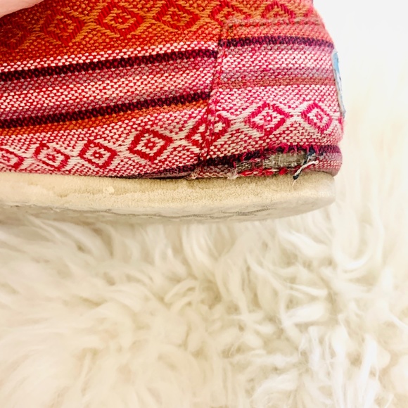 TOMS Women's Classic Tribal Red Slip On Size 9 - Picture 3 of 8
